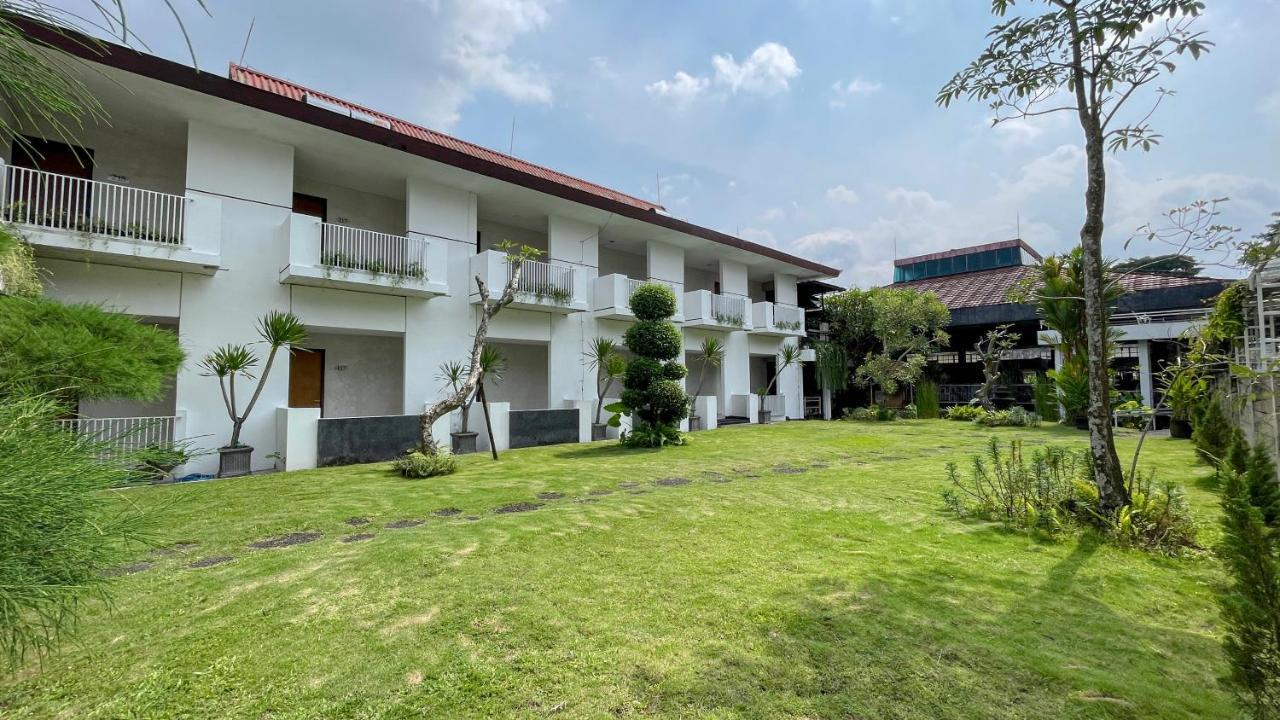 Lpp Convention Hotel Demangan Pakualaman Exterior foto